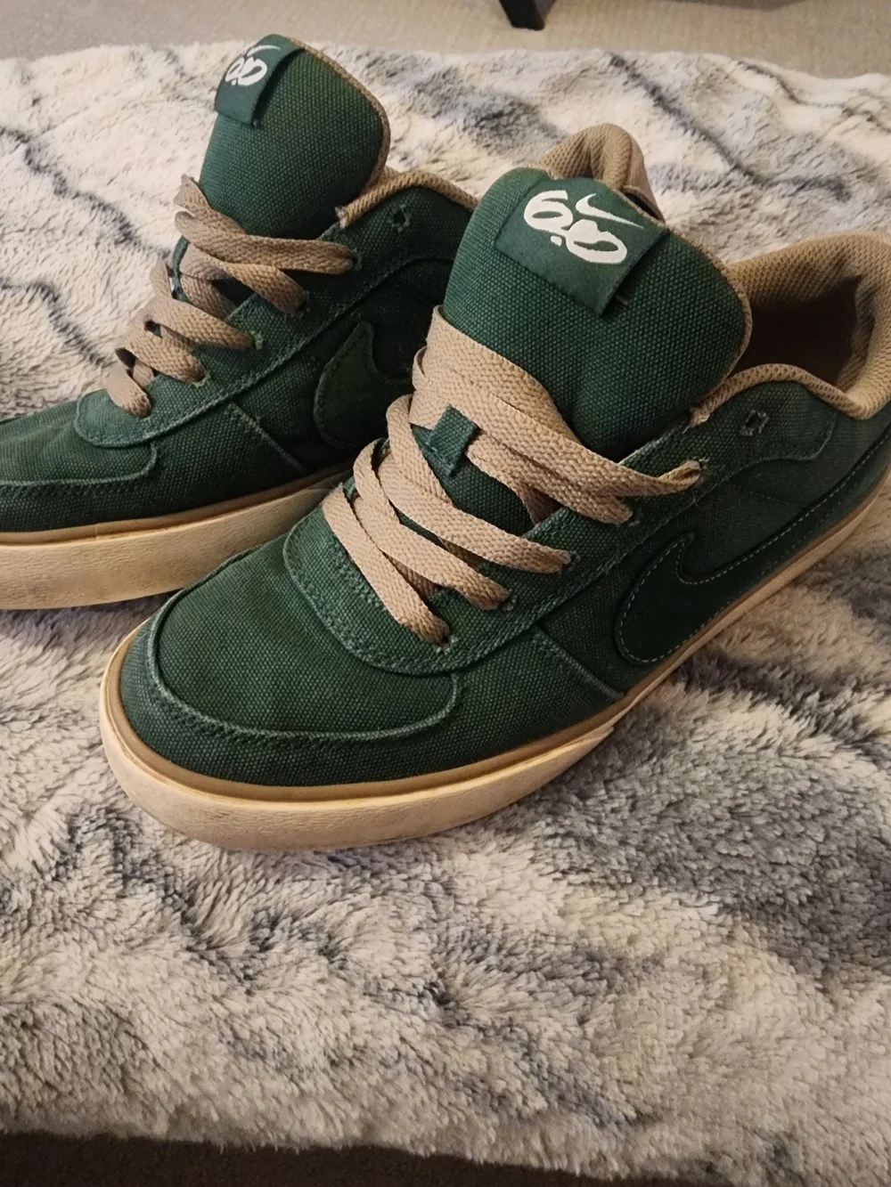 Nike 6.0 Mavrk 2 Mid / Low Canvas skate style sneakers